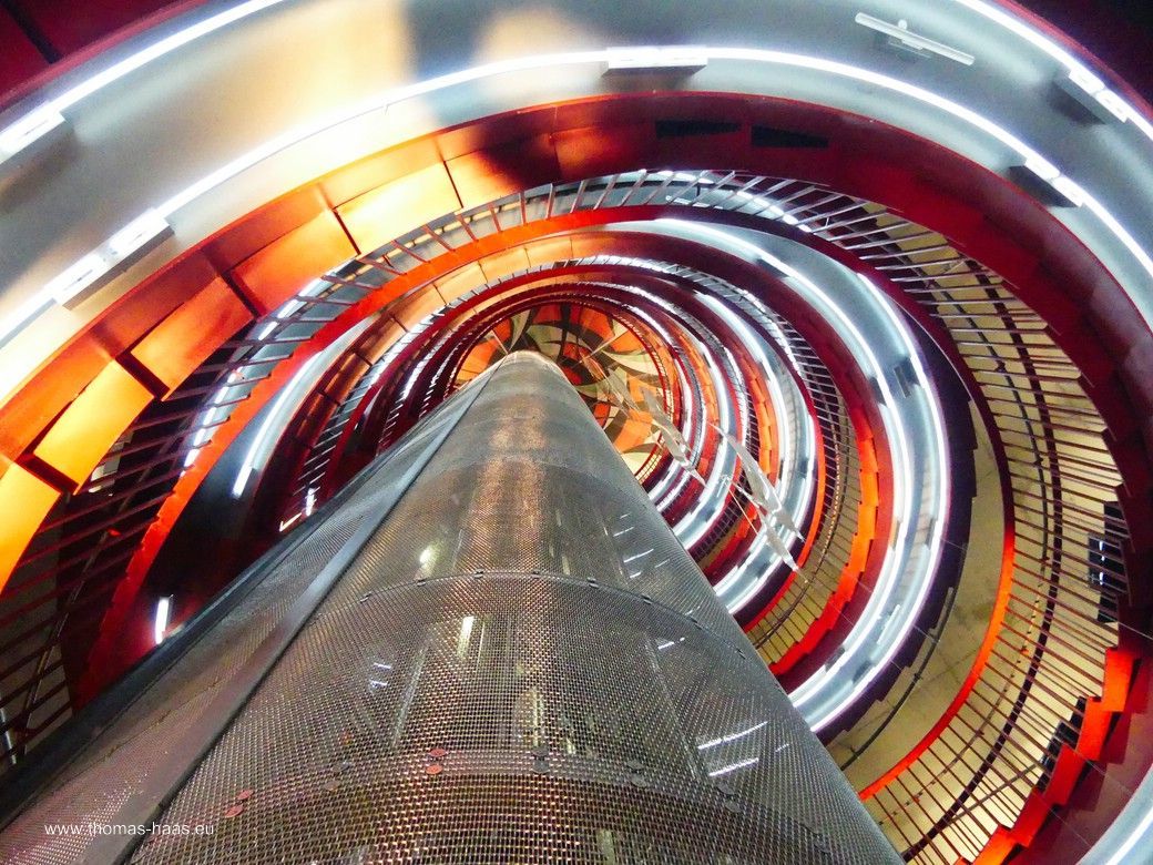 Treppe der Zentralbibliothek Ulm, Architekturführung 2025 Treppe der Zentralbibliothek Ulm, Architekturführung 2025