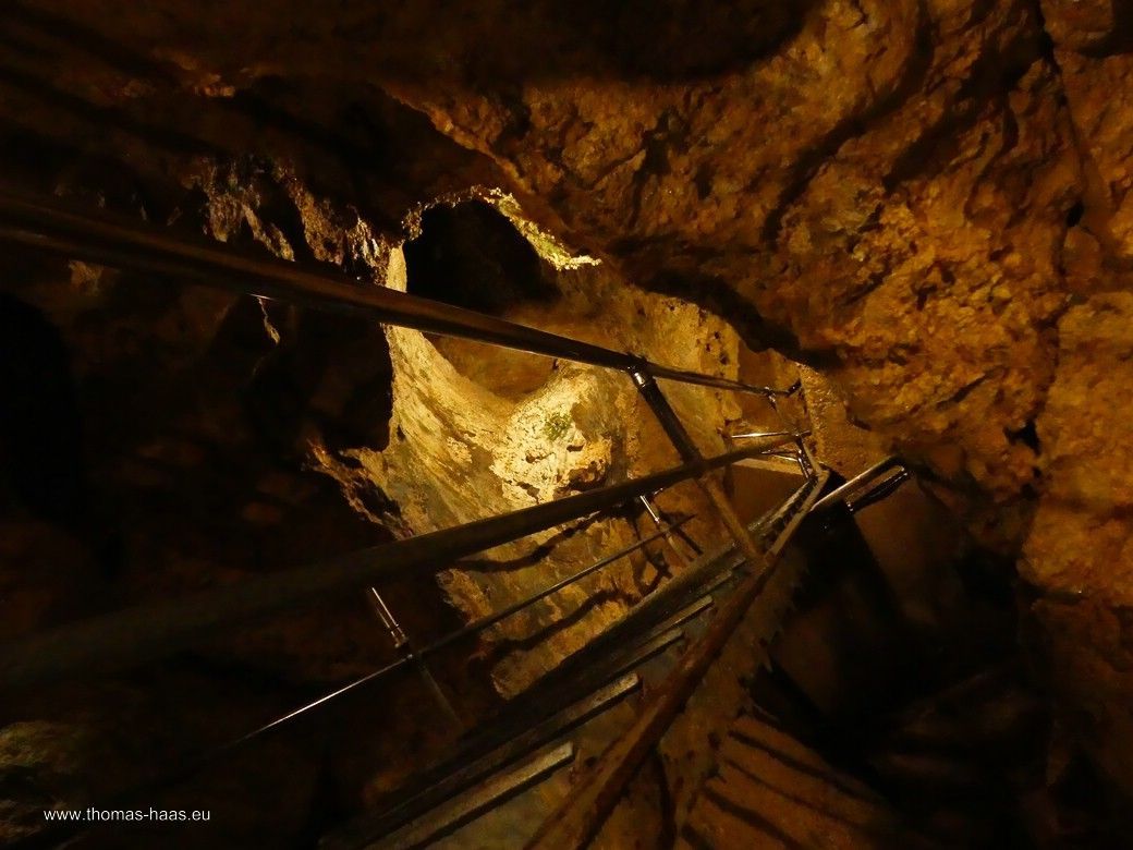 Ab in die Unterwelt, Tiefenhöhle Laichingen 2026Jedem Hügel sein Gipfelkreuz... - Wanderung im Allgäu, März 2026 Ab in die Unterwelt, Tiefenhöhle Laichingen 2026
