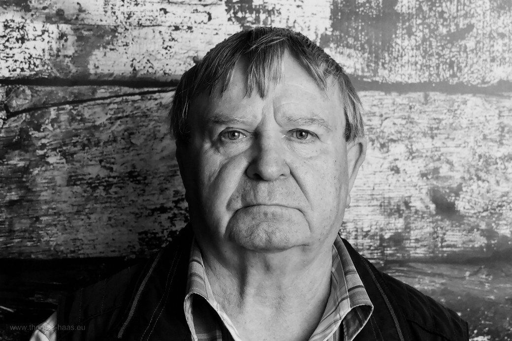 Dieter R. und die Fotorückwand... Dieter R. und die Fotorückwand...