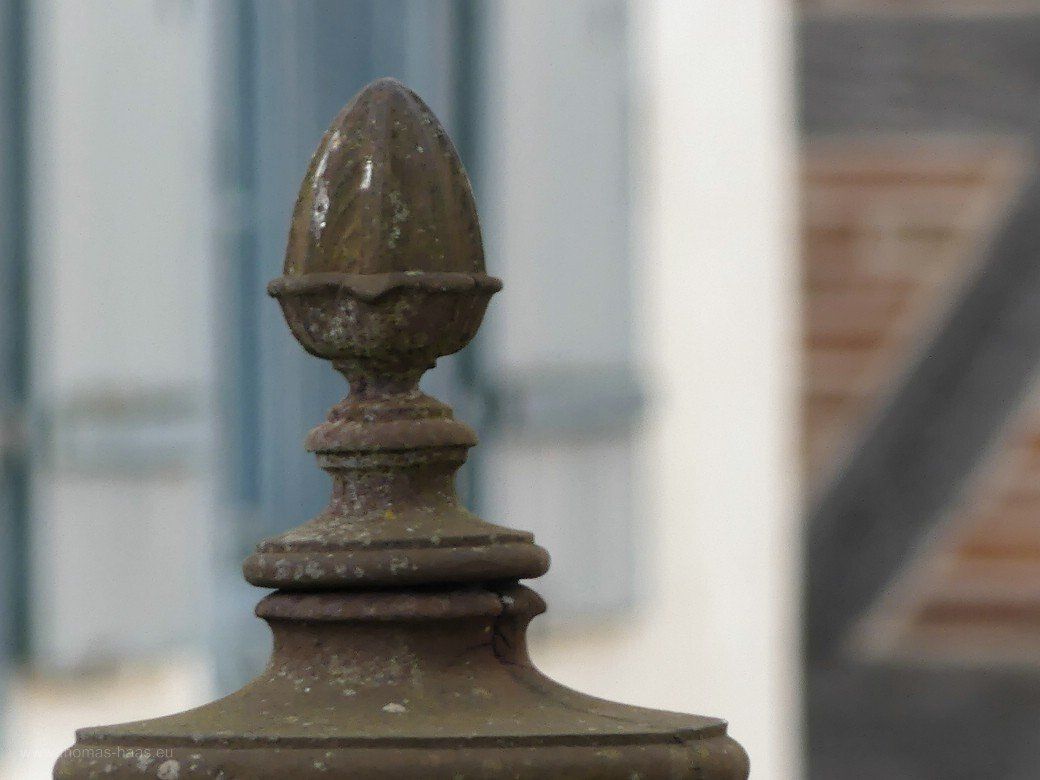 Zierurne auf Brunnen, 2022