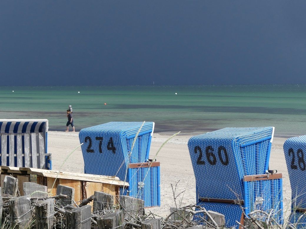 Gleich kommt das Unwetter - Strand in Damp, Mai 2022