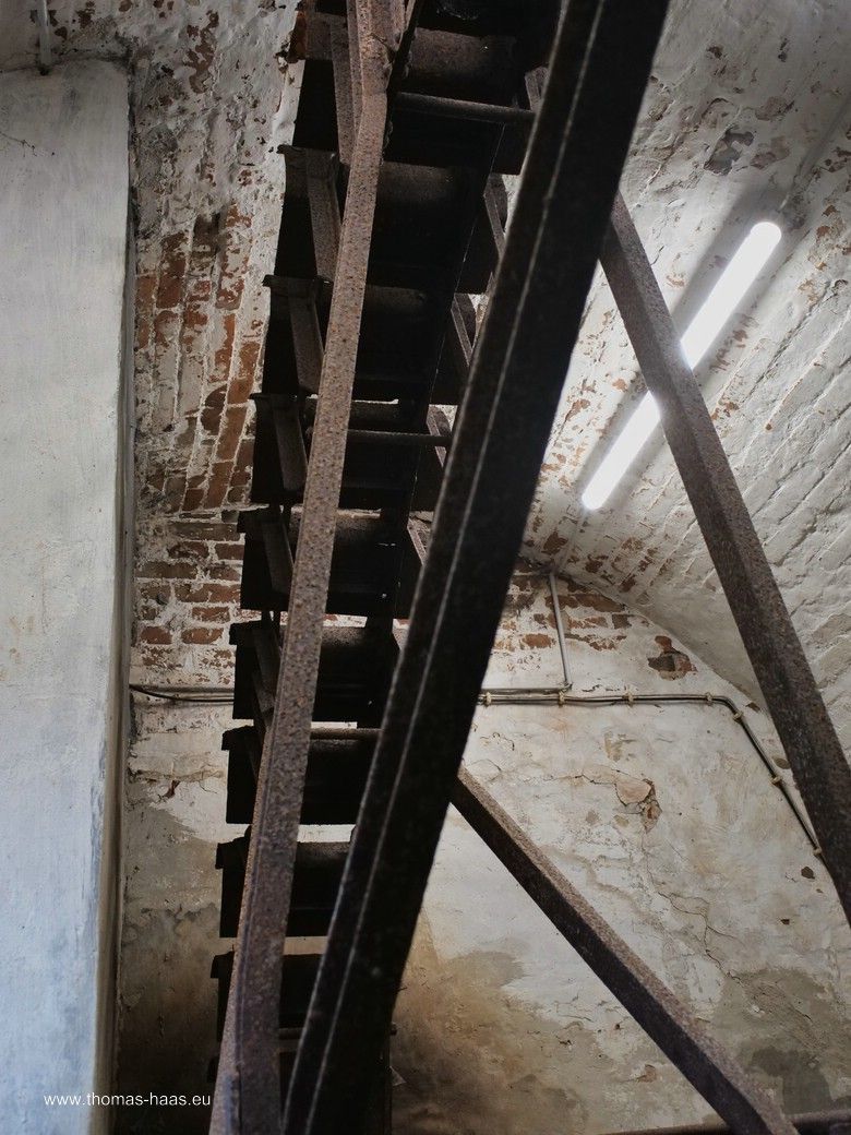 Das mächtige Wasserrad im Roggenburger Radhaus... Das mächtige Wasserrad im Roggenburger Radhaus...