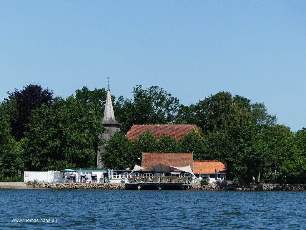Strandhalle und Schifferkirche in Arnis, Juni 2025 Strandhalle und Schifferkirche in Arnis, Juni 2025