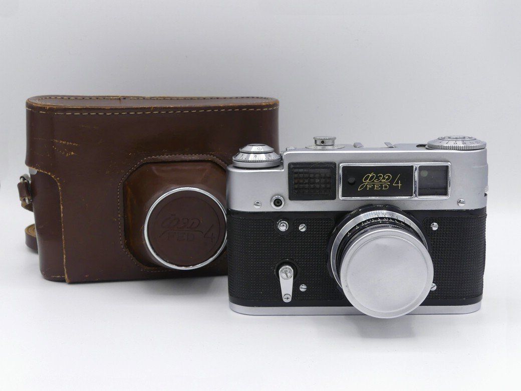 FED 4(b) - Kamera und Bereitschaftstasche FED 4(b) - Kamera und Bereitschaftstasche