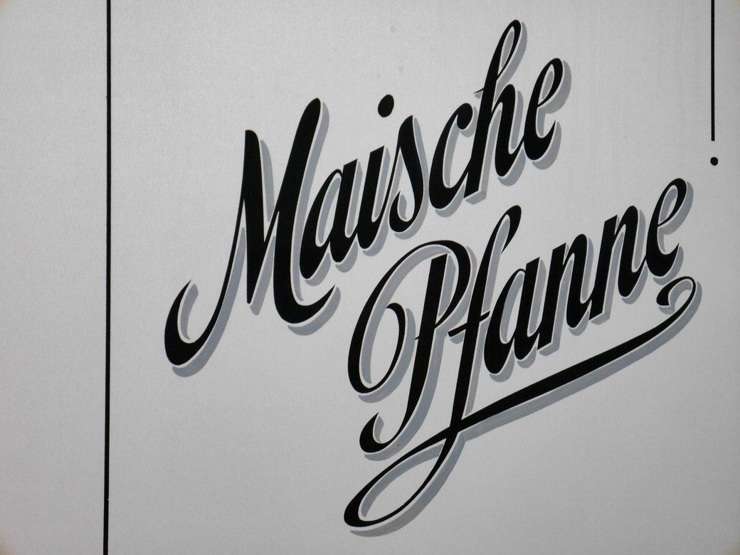 Beschriftung, Emaille, © by Lucas Musch, 2023 Beschriftung, Emaille, © by Lucas Musch, 2023