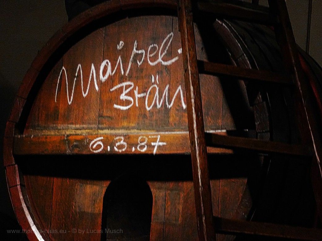 Holz-Bierfass, Beschriftung 1987 - © by Lucas Musch, 2023 Holz-Bierfass, Beschriftung 1987 - © by Lucas Musch, 2023