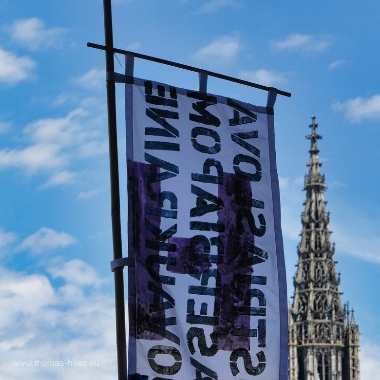 Fahne zum Donaufest, Ulm, 2024
im Hintergrund der Münsterturm