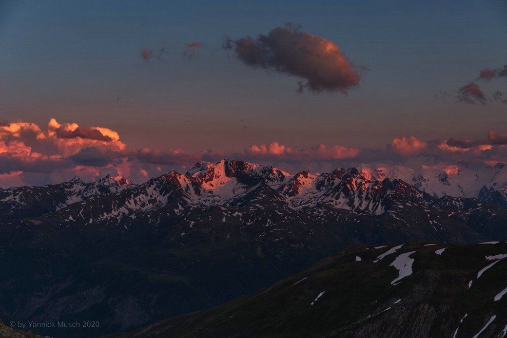 Alpenglühen mit dem Piz Bernina im Hintergrund... Alpenglühen mit dem Piz Bernina im Hintergrund...