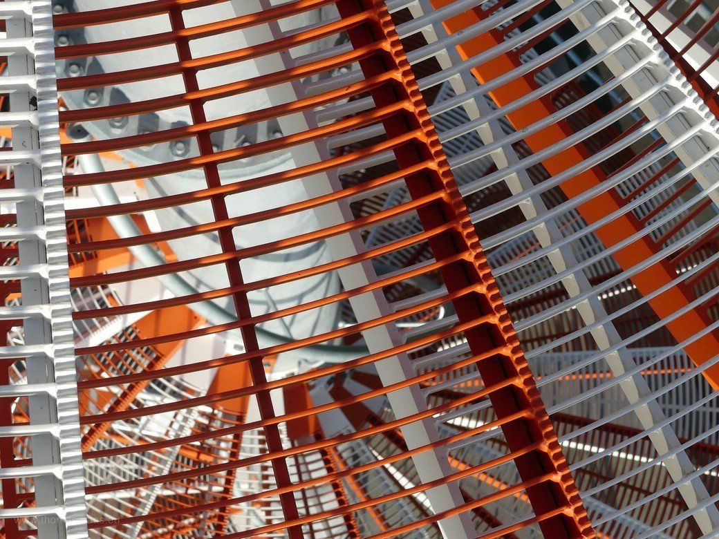 Berblingerturm, Ulm, 2020, Detail Durchblick... Der Blick durch die Stufen am Berblingerturm, 2020