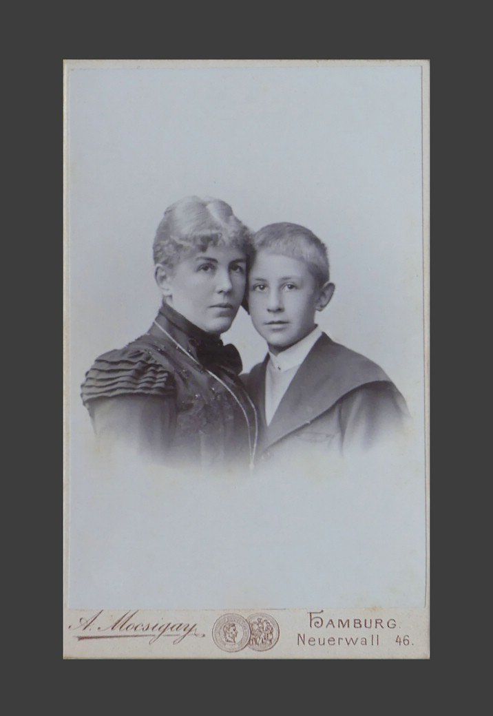Mutter und Sohn, Hamburg, 1901