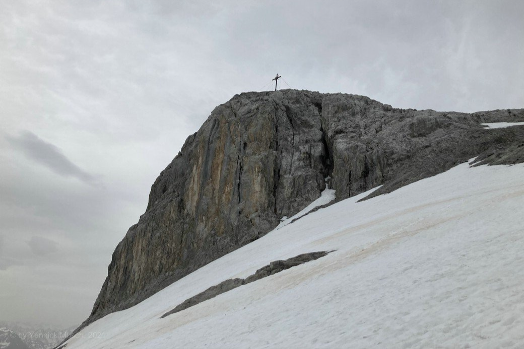 Durch die Schneefelder auf zur Sulzfluh, Juni 2021 Durch die Schneefelder auf zur Sulzfluh, Juni 2021