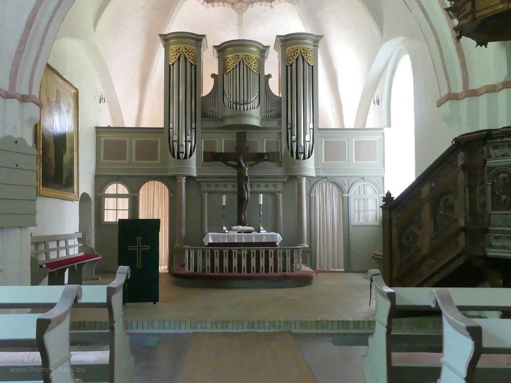 Sieseby, die Dorfkirche, Innenraum, Altarseite, Jull 2021 Sieseby, die Dorfkirche, Innenraum, Altarseite, Jull 2021
