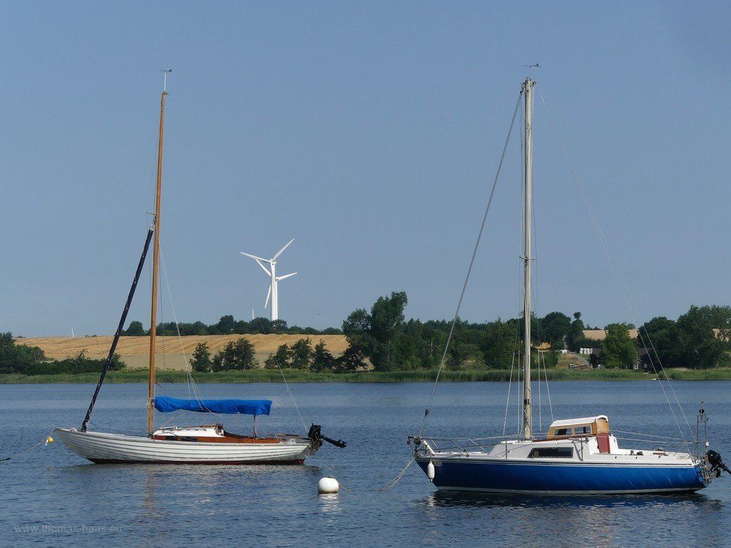 Kleiner Pilgerweg, Sieseby, Blick von der Station 6 auf die Schlei, Juli 2021 Kleiner Pilgerweg, Sieseby, Blick von der Station 6 auf die Schlei, Juli 2021