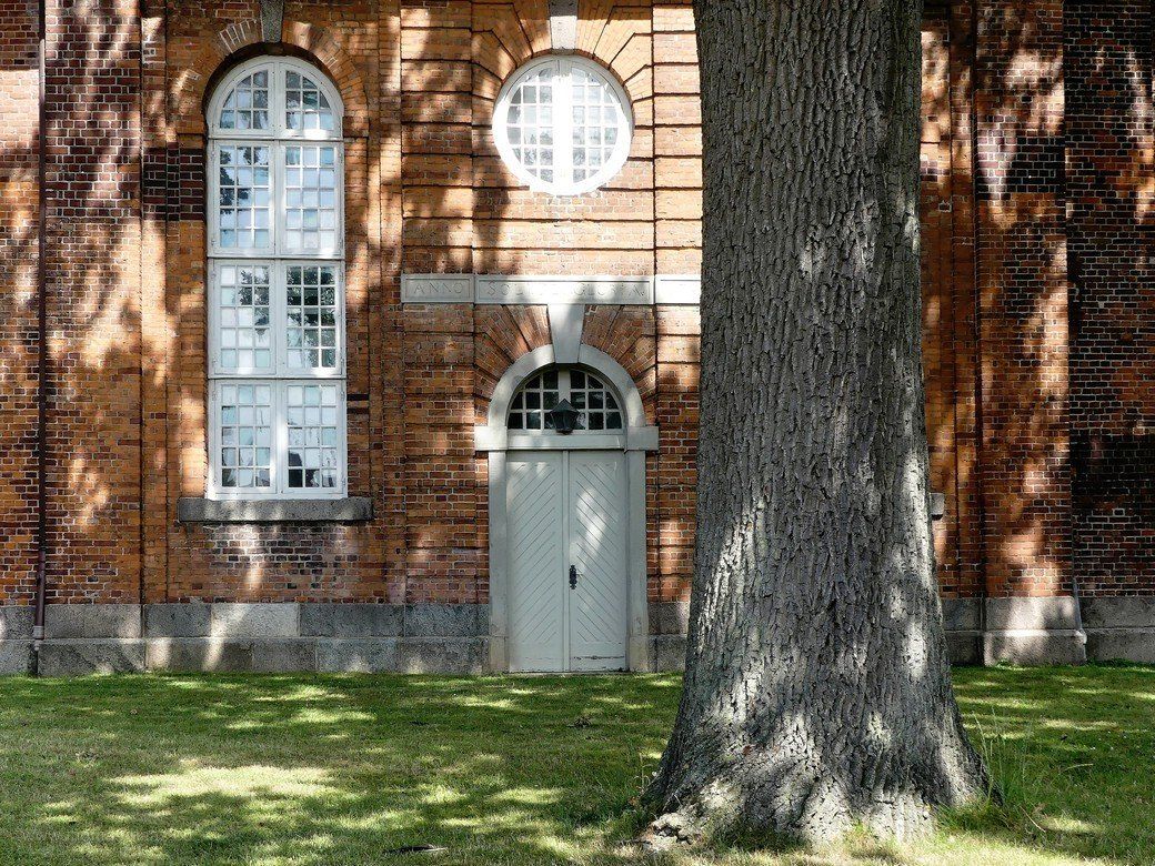 Vor der Nicolai-Kirche, Kappeln, Juli 2021 Vor der Nicolai-Kirche, Kappeln, Juli 2021