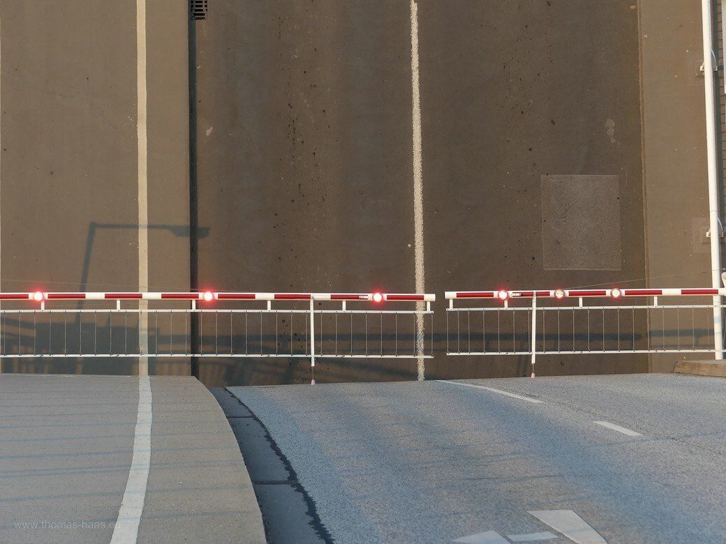 Die Fahrbahnen sind hochgeklappt... Kappeln, Schleibrücke, 2021 Die Fahrbahnen sind hochgeklappt... Kappeln, Schleibrücke, 2021