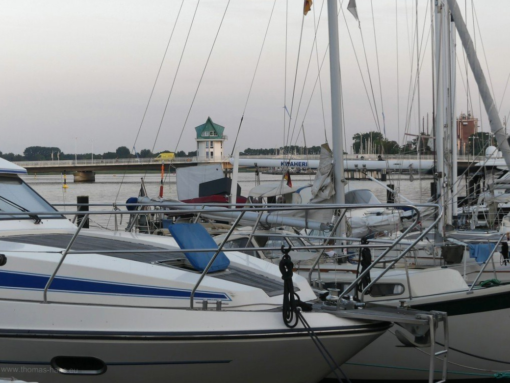 Der Gästehafen - die Welt der Schönen, der Reichen, und der ganz schön Reichen... Der Gästehafen - die Welt der Schönen, der Reichen, und der ganz schön Reichen...