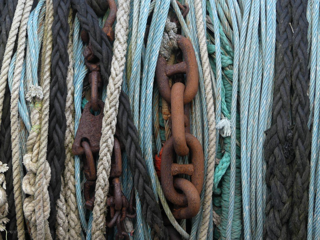 Im Fischereihafen von Kappeln, Juli 2021 - Taue, Tampen, Ketten Im Fischereihafen von Kappeln, Juli 2021