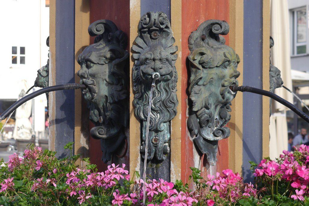 Fischkasten vor dem Rathaus, Ulm, 2021 Fischkasten vor dem Rathaus, Ulm, 2021