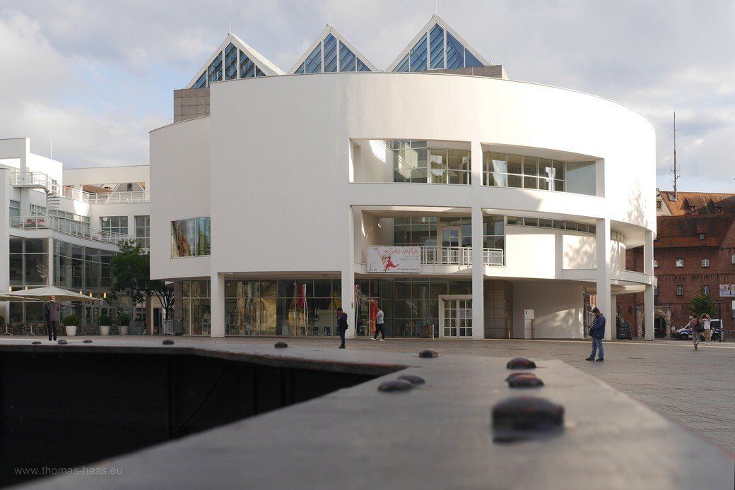 Löwenbrunnen und Stadthaus, Münsterplatz, Ulm, 2021 Löwenbrunnen und Stadthaus, Münsterplatz, Ulm, 2021