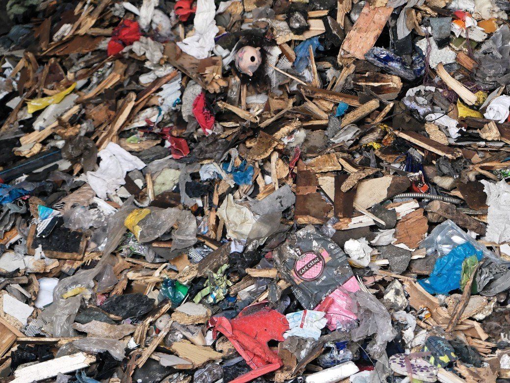 ... alles auf dem Müll, 2022 ... alles auf dem Müll, 2022