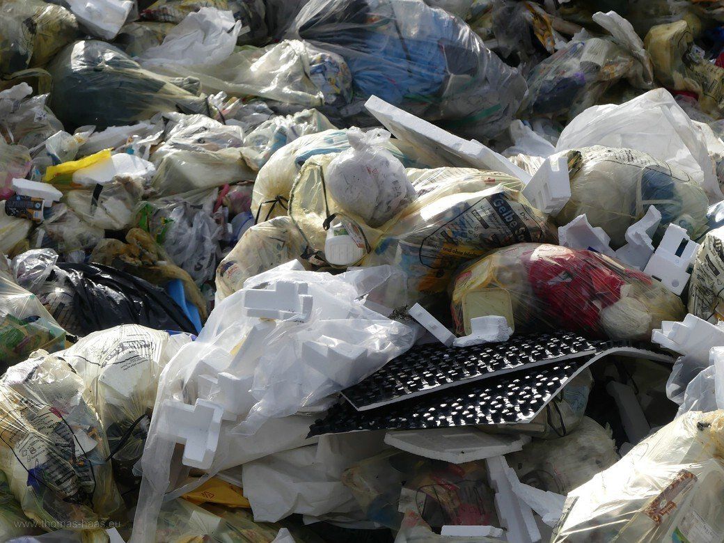 Der Gelbe Sack hat einen eigenen Berg..., 2022, Ellert, GOA Der Gelbe Sack hat einen eigenen Berg...