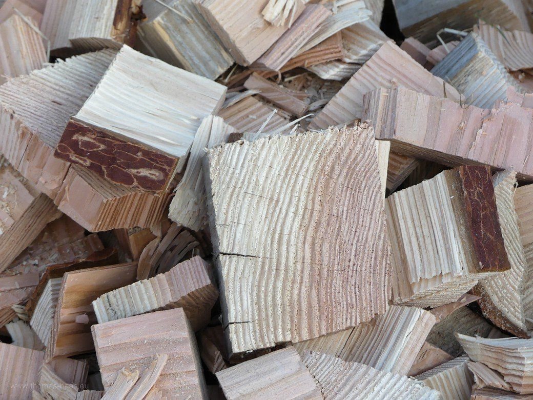 Holzreste, Juli 2022, Douglasie Abfallholz...