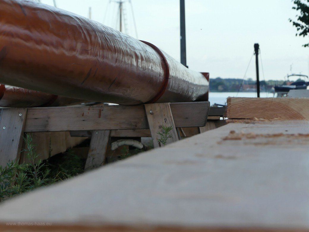 Vierkant und fertiger Großmast, 2022 Material und Endprodukt - der Großmast, 2022