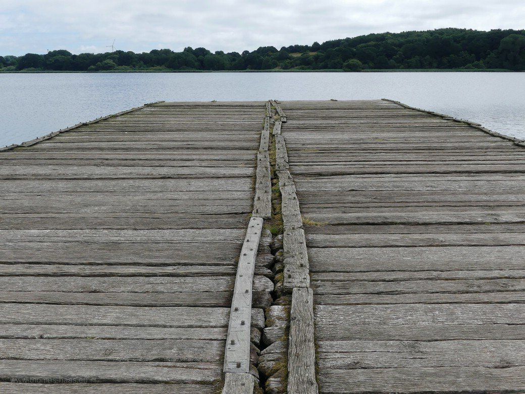 Anleger, einstmals Handelszentrum, Haithabu, 2022 Rekonstruierter Anleger in Haithabu, 2022