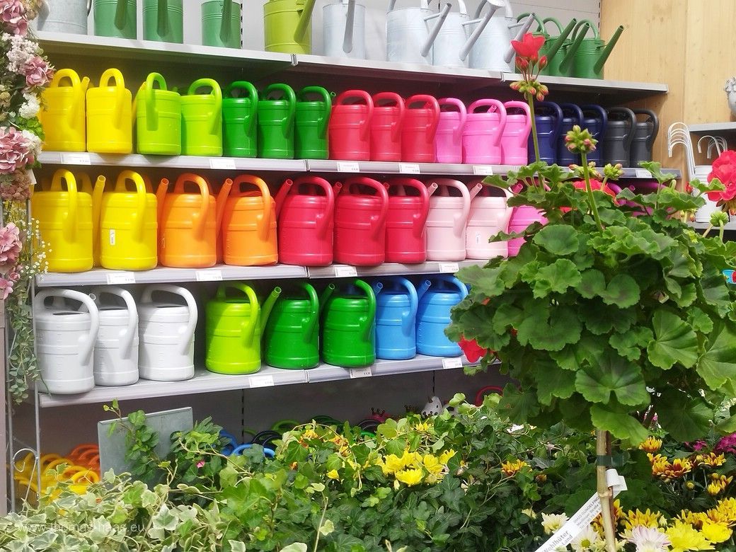 Gießkannen in allen Farben des Regenbogens... Alle Farben des Regenbogens...
Gießkannen bei Wohlhüter, Gundelfingen