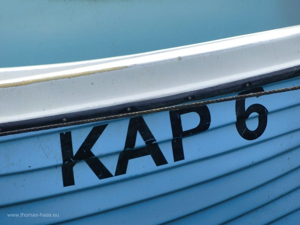KAP 6, ebenfalls im Hafen liegend... KAP 6, ebenfalls im Hafen liegend...
Grafik in Blautönen