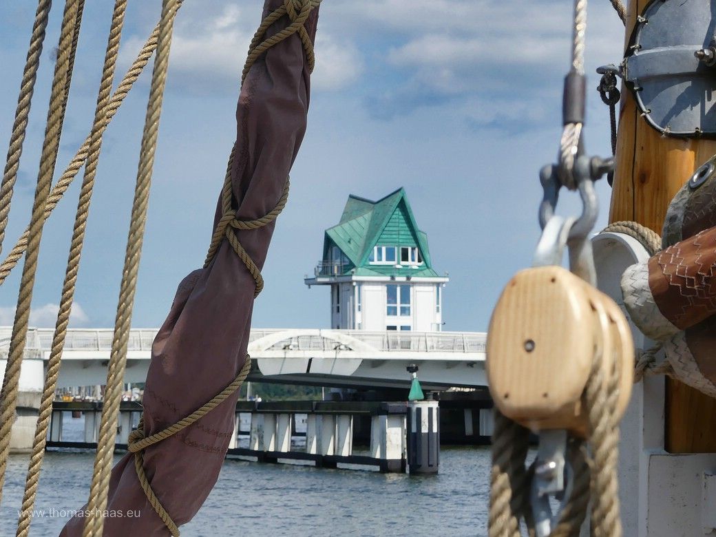 ...der Blick zur Klappbrücke vom Südhafen, Juli 2024
