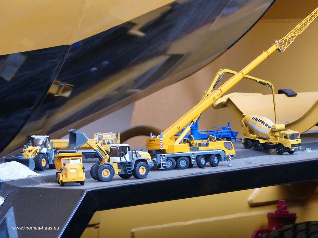 „Liebherr-Modelle“ auf original Liebherr Fahrmischer „Liebherr-Modelle“ auf original Liebherr Fahrmischer