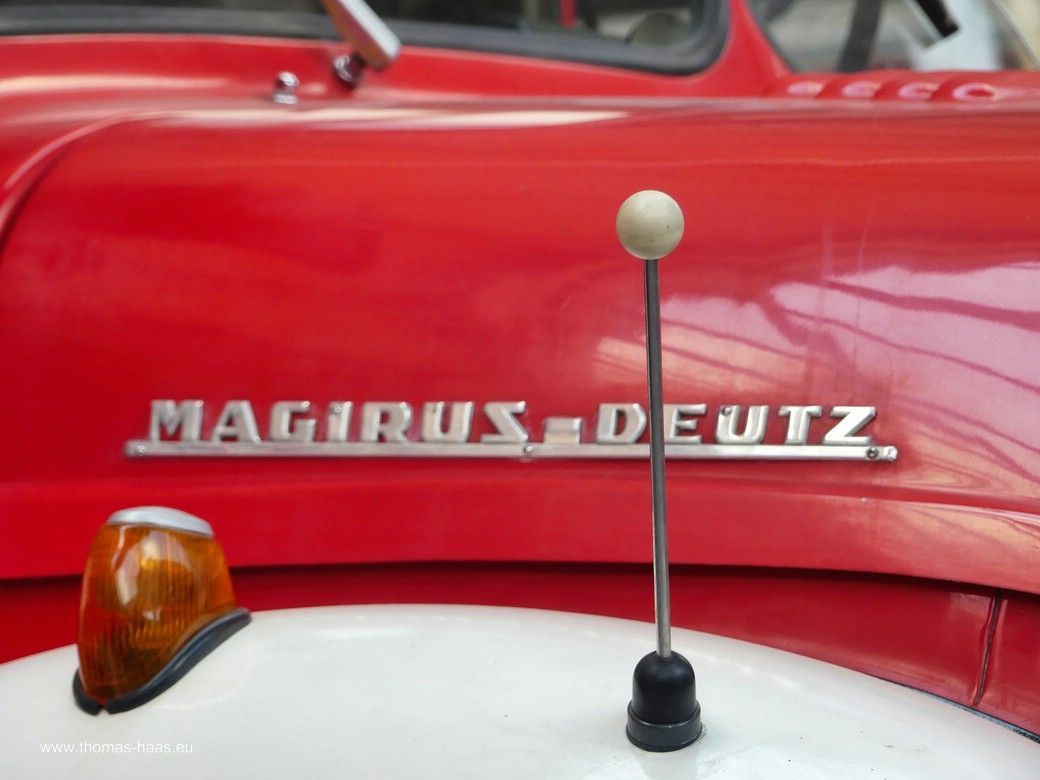 Peilstab auf dem Kotflügel... Peilstab auf dem Kotflügel...