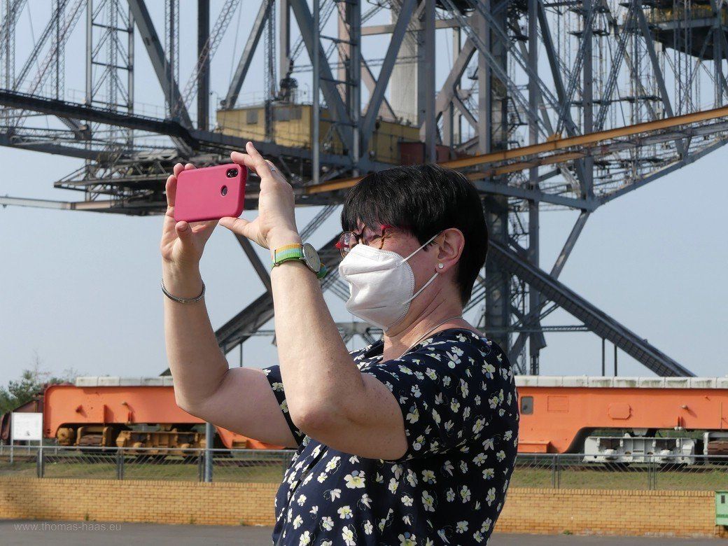 Maske und Smartphone... Maske und Smartphone...