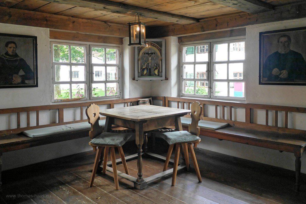 Einrichtung im Gebäude 6, dem Grieshof, Illerbeuren 2021 Einrichtung im Gebäude 6, dem Grieshof, Illerbeuren 2021