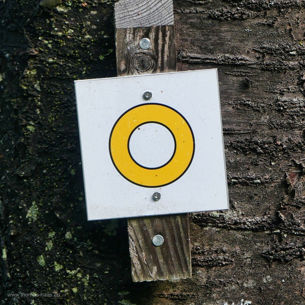 Markierung am Wanderweg, Juli 2024
