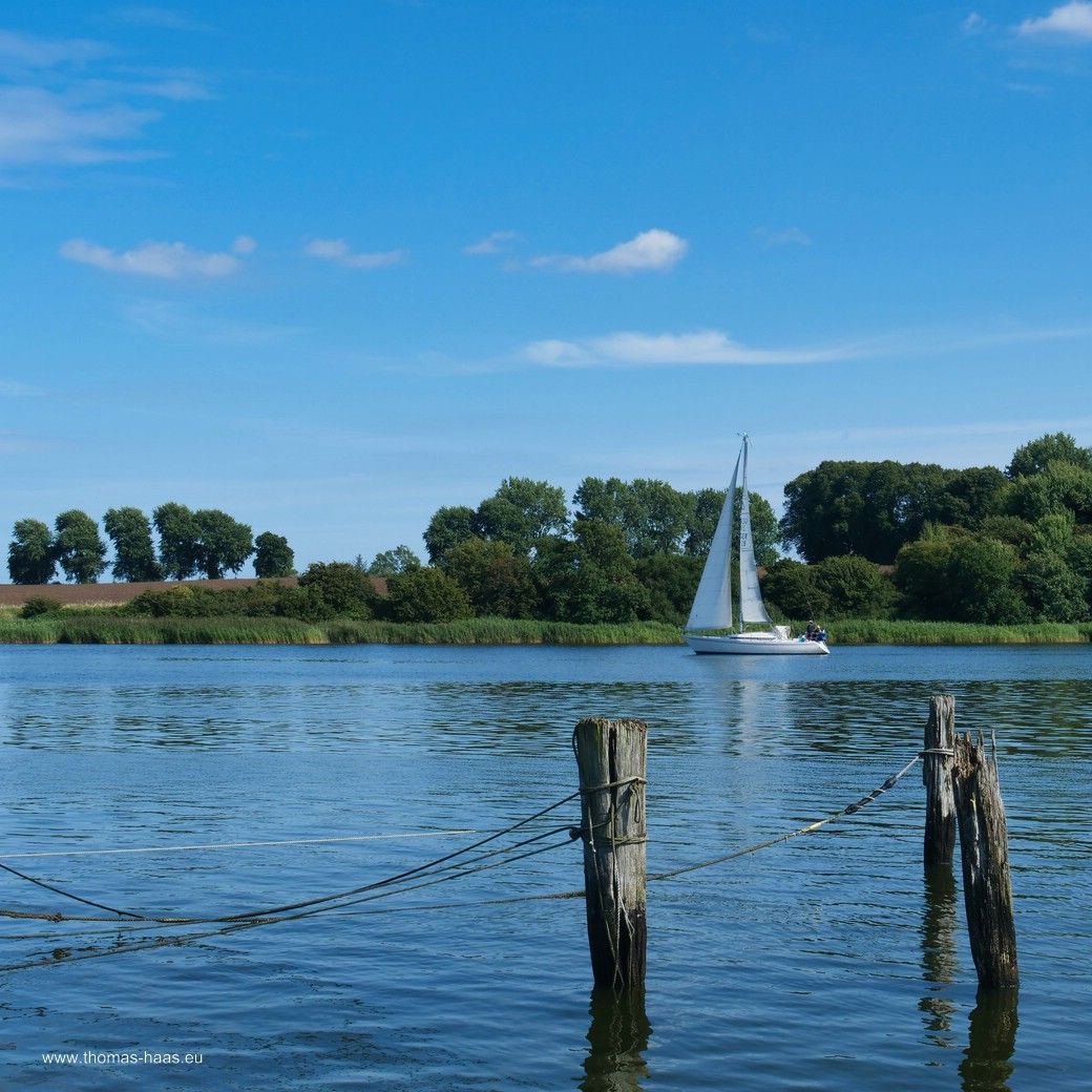 Die Schlei bei Arnis, Landschaft und Segelboot...