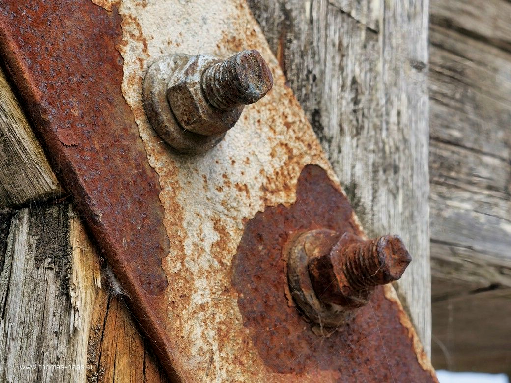 Detail, Verschraubung an der Seebrücke, farbig...