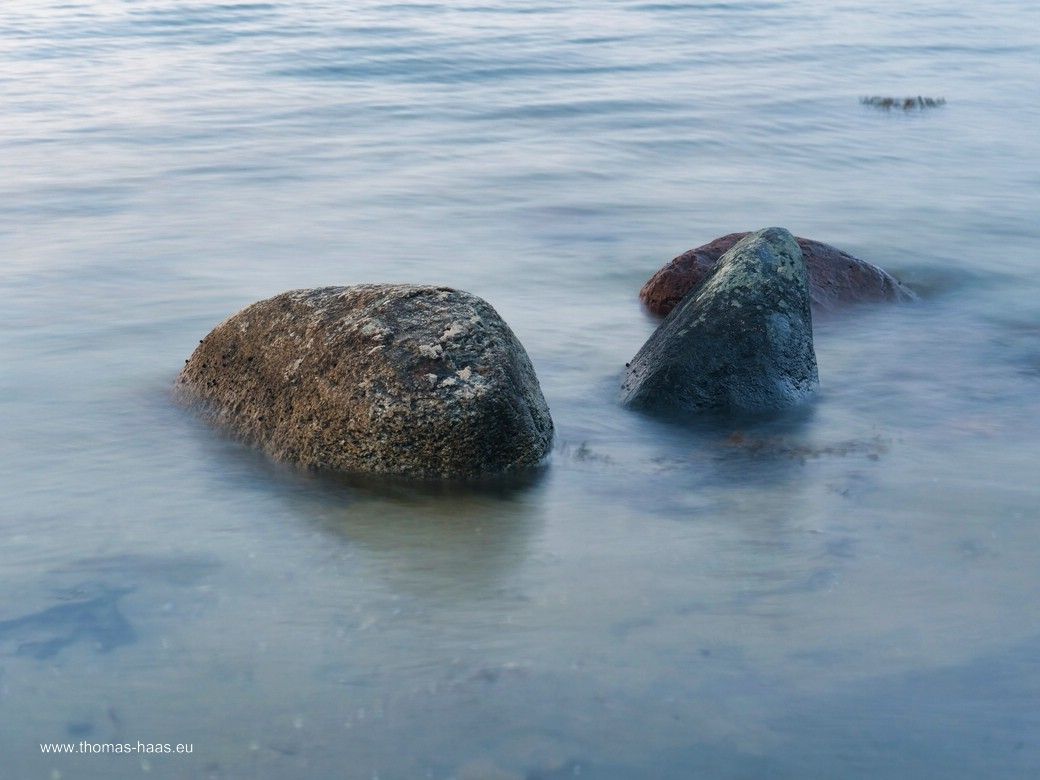 Langzeitbelichtung an der Ostsee, Findlinge im „Seenebel“... Langzeitbelichtung an der Ostsee, Findlinge im „Seenebel“...