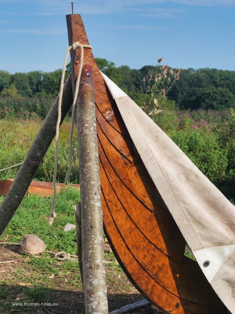 Die Anfänge der Werftindustrie. Ein neuer Nachbau in Haithabu. August 2025 Die Anfänge der Werftindustrie. Ein neuer Nachbau in Haithabu. August 2025