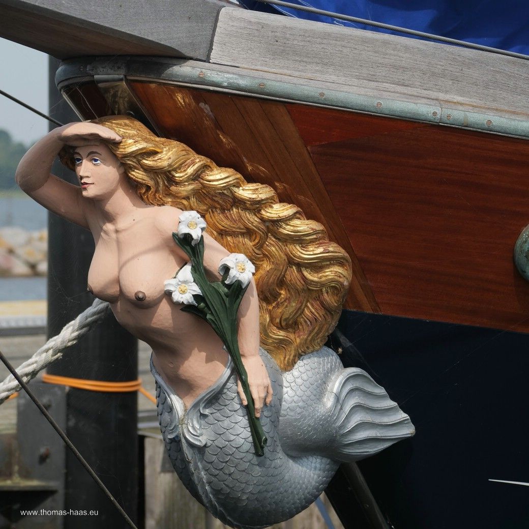 Gallion am Segelschiff im Hafen von Maasholm...