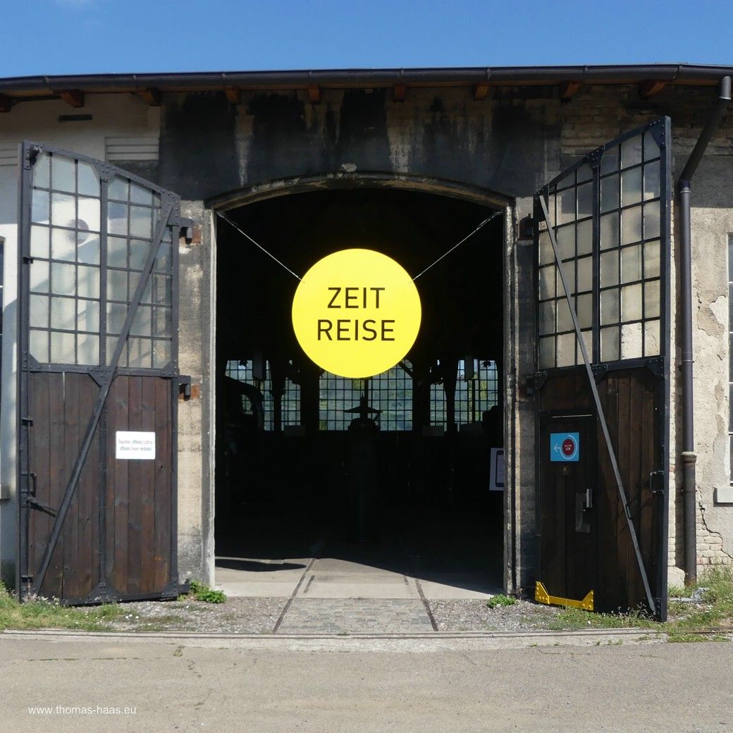 Eingang zur „Zeitreise“ in das Rundhaus, Bahnpark Augsburg, 2025 Eingang zur „Zeitreise“ in das Rundhaus, Bahnpark Augsburg, 2025