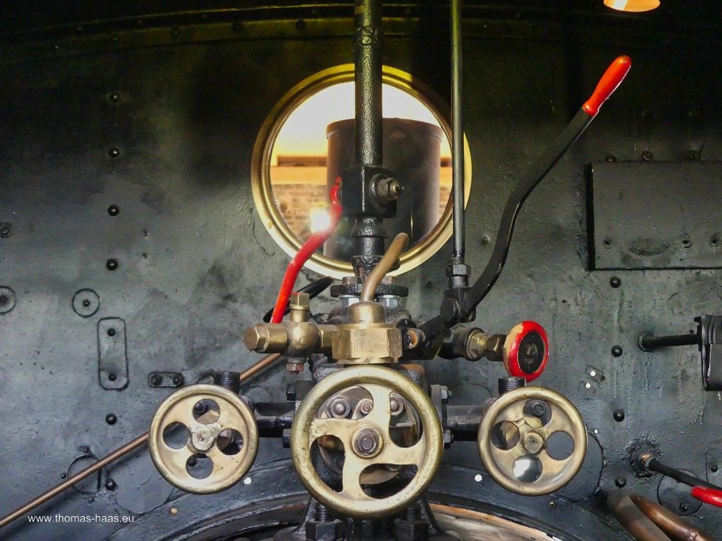 Übersichtlich: Führerstand auf der Feldbahn... Übersichtlich: Führerstand auf der Feldbahn...