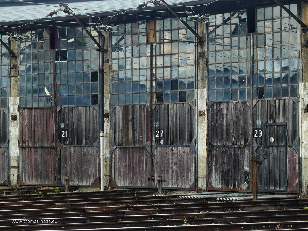 Die Tore am Rundhaus nach der Drehscheibe... Die Tore am Rundhaus nach der Drehscheibe...