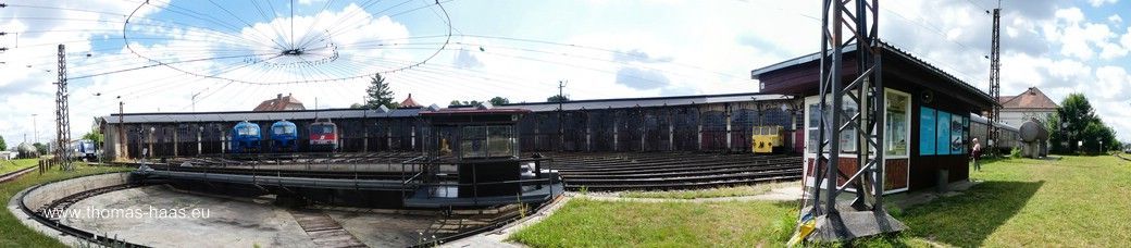 Die Drehscheibe im Bahnpark Augsburg, 2025 - Panoramaufnahme aus 14 Bildern. Die Drehscheibe im Bahnpark Augsburg, 2025 - Panoramaufnahme aus 14 Bildern.