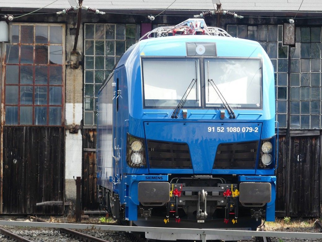 Neue Lok - vor dem Rundhaus... Neue Lok - vor dem Rundhaus...