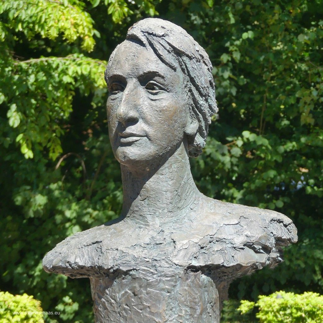 Heilbad Heiligenstadt...
Skulptur Heine im Kurpark!