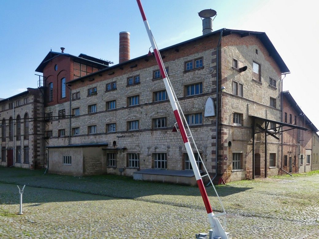 Oldisleben, Zuckerfabrik, Gebäude von der Einfahrt aus gesehen, 2023