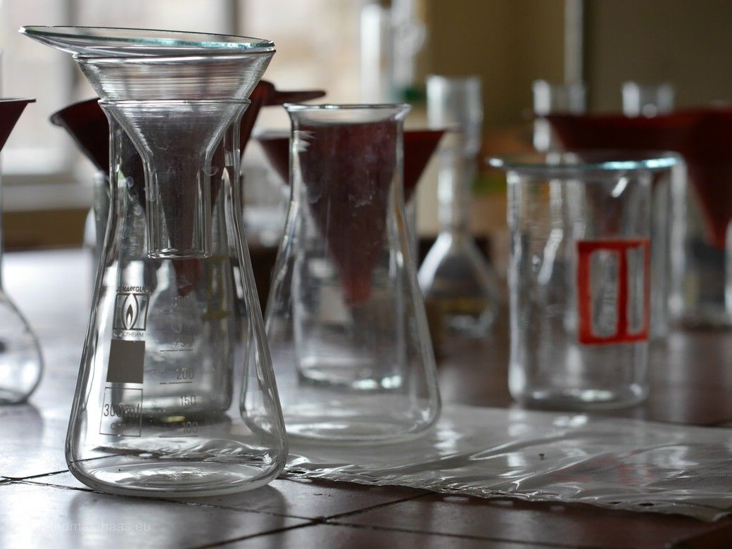 Glasflaschen und Gefäße im Labor Oldisleben 2023 Glasflaschen und Gefäße im Labor Oldisleben 2023