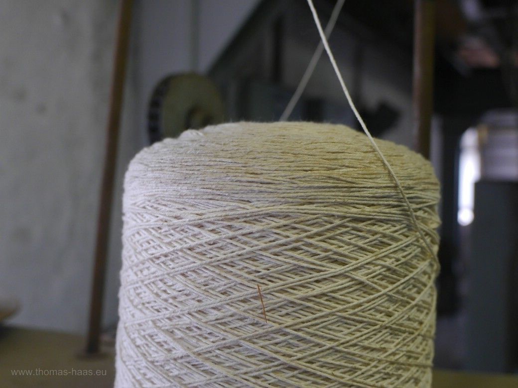 Garn an der Nähmaschine, Absackanlage, Oldisleben, 2023 Garn an der Nähmaschine, Absackanlage, Oldisleben, 2023